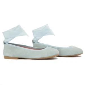 zapato comunion bailarina celeste con cintas.
