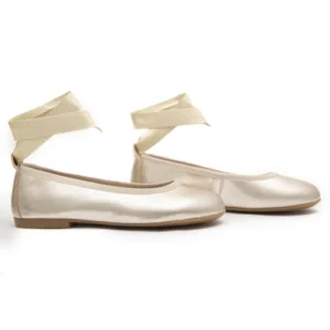 Zapato niña bailarina dorado con cintas.