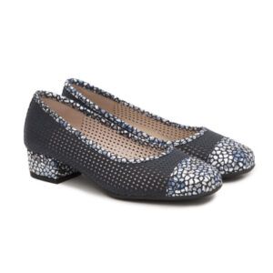 Zapato salon calado estampado marino