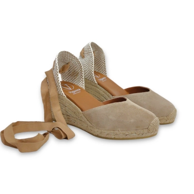 Alpargata cuña con cintas marca viguera color beige modelo 2011.