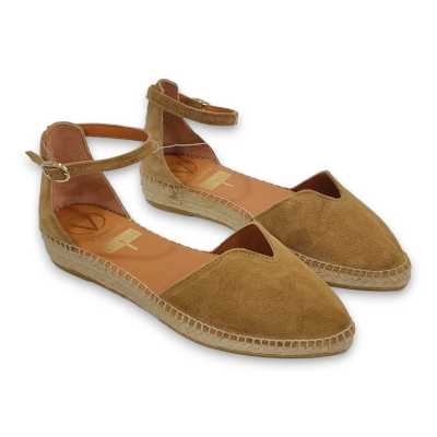 Alpargata viguera plana de mujer color camel modelo 2005.