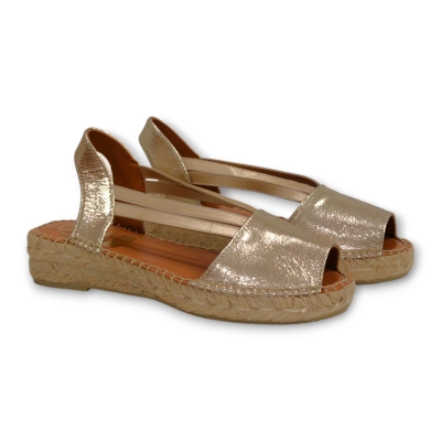 Alpargata mujer plana marca viguera color dorado modelo2106.