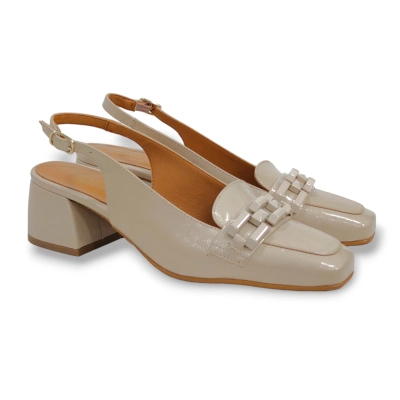 Zapato destalonado Daniela vega color charol beige modelo 2385.