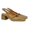 Zapato destalonado mujer daniela vega en color oro modelo 2451.