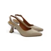 Zapatos de salón destalonados Daniela Vega 2315 en color beige de charol con punta fina.