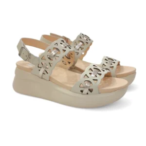 Sandalia mujer Callaghan cuña modelo 29926 piel color beige.
