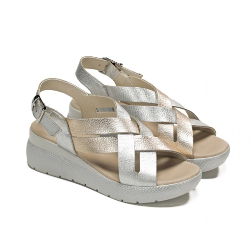 Sandalia cuña mujer marca Fluchos tiras color plata modelo D9316.