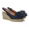 Alpargata cuña Viguera tejido lino color negro con adorno maxi flor modelo 2210.
