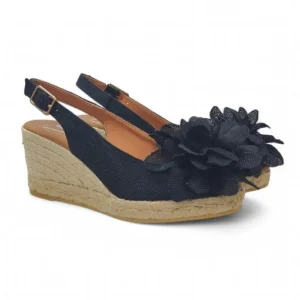 Alpargata cuña Viguera tejido lino color negro con adorno maxi flor modelo 2210.