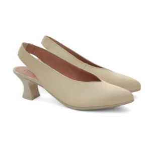 Zapato salon destalonado comodo marca pitillos modelo 10511 piel color beige.