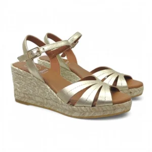 Sandalia yute mujer marca Viguera piel color dorado modelo 2220.