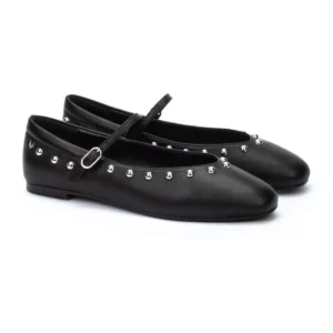 Zapatos bailarina negros con tachuelas, vista frontal y lateral"