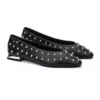 Par de bailarinas Martinelli Vescia negras. Zapatos de mujer con punta afilada y tachuelas plateadas.