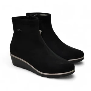 Botines de mujer negros de cuña baja con cremallera lateral y detalle metálico