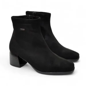 Par de botines negros de antelina con tacón ancho grabado d'chicas 4736.
