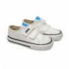 zapatillas infantiles Mustang Free Baby de color blanco, cierre con velcro y suela de goma con rayas negras.