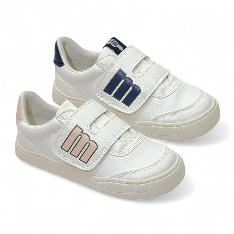 Par de zapatillas Mustang Free, una rosa para niña y una azul para niño, mostrando los dos colores disponibles.