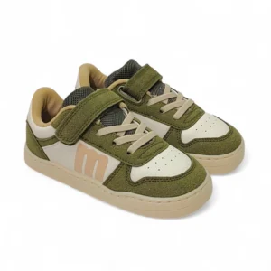 Zapatillas Mustang Free de niño, color caqui y blanco, con cierre de velcro y cordones.