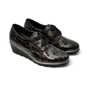 Zapato de cordón mujer cuña Dchicas charol cocodrilo plomo.