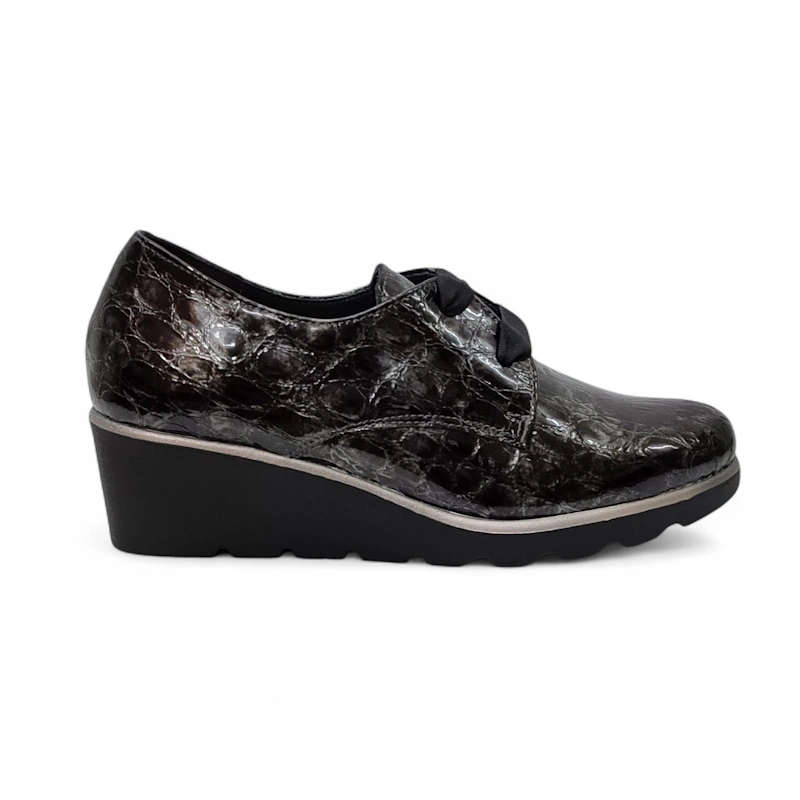 Zapato mujer cordón cómoda cuña baja charol plomo lateral Dchicas