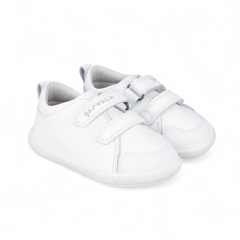 Par de zapatillas Garvalin barefoot de bebé color blanco