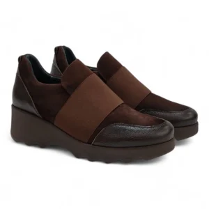 Zapato cuña Lince 51417 marrón oscuro piel serraje banda elástica suela plataforma.