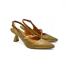 Zapatos de salón destalonados Daniela Vega 2786 en color bronce metalizado con puntera fina y tacón geométrico.