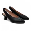 Zapatos de salón destalonados Pitillos 11181 en piel color negro con punta afilada y tacón carrete.