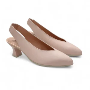 Zapato de salón destalonado Pitillos 11181 en color nude con punta fina y tacón carrete.