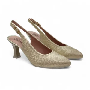 Zapatos de salón destalonados Pitillos 11194 en color oro con textura grabada y tacón geométrico.