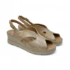 Sandalias de cuña para mujer Dchicas modelo 5736 en color beige metalizado con suela track blanca.