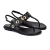 Sandalias planas de mujer Martinelli modelo Mazzini en piel negra con detalles dorados y tira de dedo.