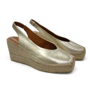 Alpargatas de cuña alta Viguera 2341 en color dorado metalizado para mujer con suela de esparto.