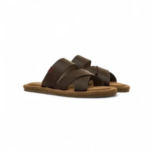 Sandalias de hombre Mustang 84855 en color marrón con tiras cruzadas de piel sintética y suela ergonómica.