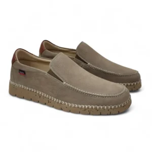 Zapatos mocasines Callaghan 65202 color piedra para hombre con tecnología Adaptaction y suela ergonómica.
