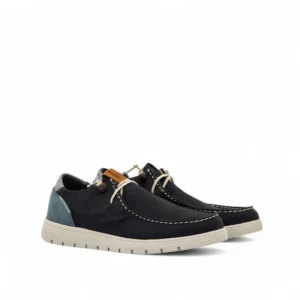 Zapatillas casuales para hombre, color azul marino, con detalles de cuero y suela blanca.