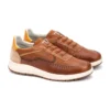 Deportivo Pikolinos de piel en color cuero para hombre, vistas de tres cuartos.