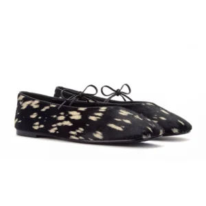 Bailarinas de mujer Martinelli Grenelle en pelo vacuno con estampado animal print negro y beige.