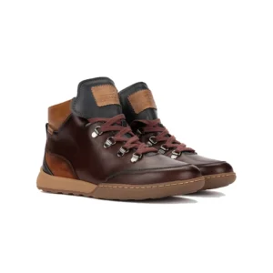 Botines de piel para mujer Pikolinos Viana en color caoba con cordones y suela de goma.