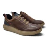 Zapato casual de piel Callaghan 60805 para hombre en color marrón con suela de goma beige y cordones elásticos.