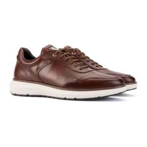 Zapato hombre Martinelli Canterbury marrón, vista diagonal de par completo con cordones y suela blanca