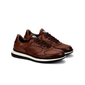 Par de zapatos de vestir casual Martinelli Walden en piel color marrón para hombre con cordones.