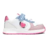 Zapatilla barefoot niña Conguitos blanca con luces y detalle de corazón rosa.