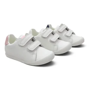zapatillas deportivas barefoot para bebé marca Pablosky en piel blanca con cierre de doble velcro y puntera ancha.