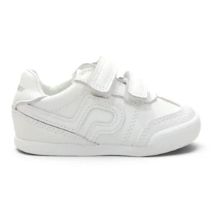 Perfil lateral individual de zapatilla deportiva respetuosa Pablosky en piel blanca con suela plana zero drop.
