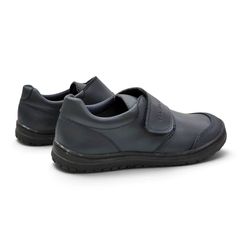 Detalle de la puntera reforzada y plantilla interior del zapato colegial Pablosky Barefoot 355525.