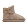 Bota australiana barefoot Conguitos GoFlex para niña en color taupe con suela flexible y tira de velcro.